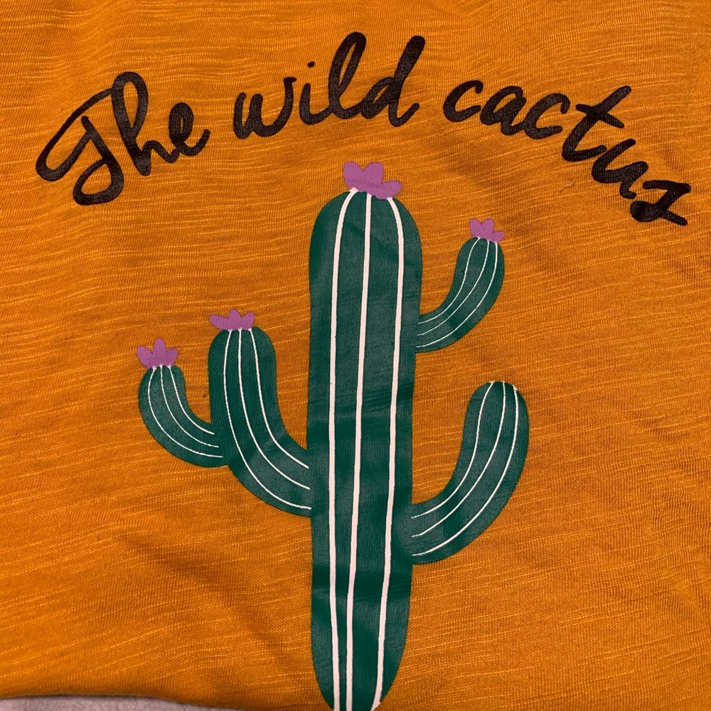 The wild cactus 🌵 (Roolee T-Shirt)